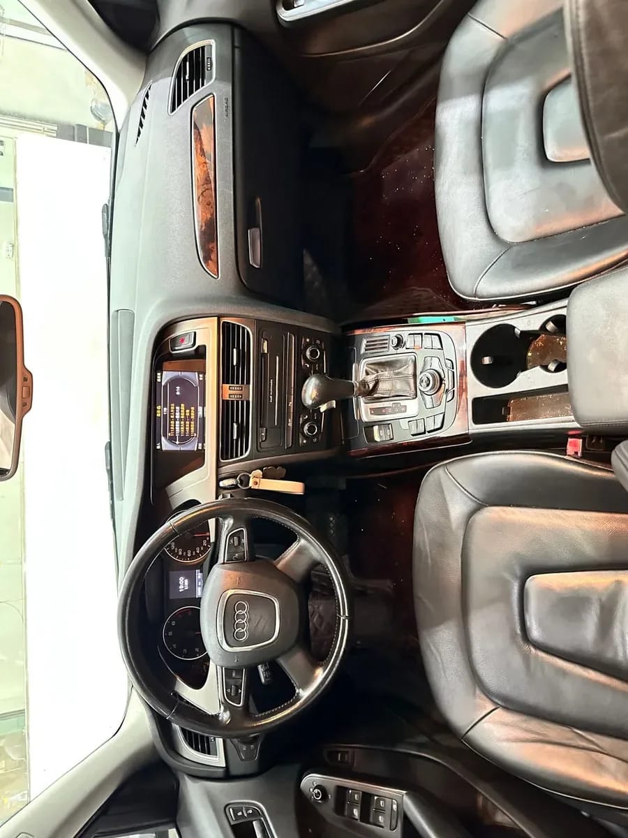 Audi A4L 2011 2.0 TFSI 5