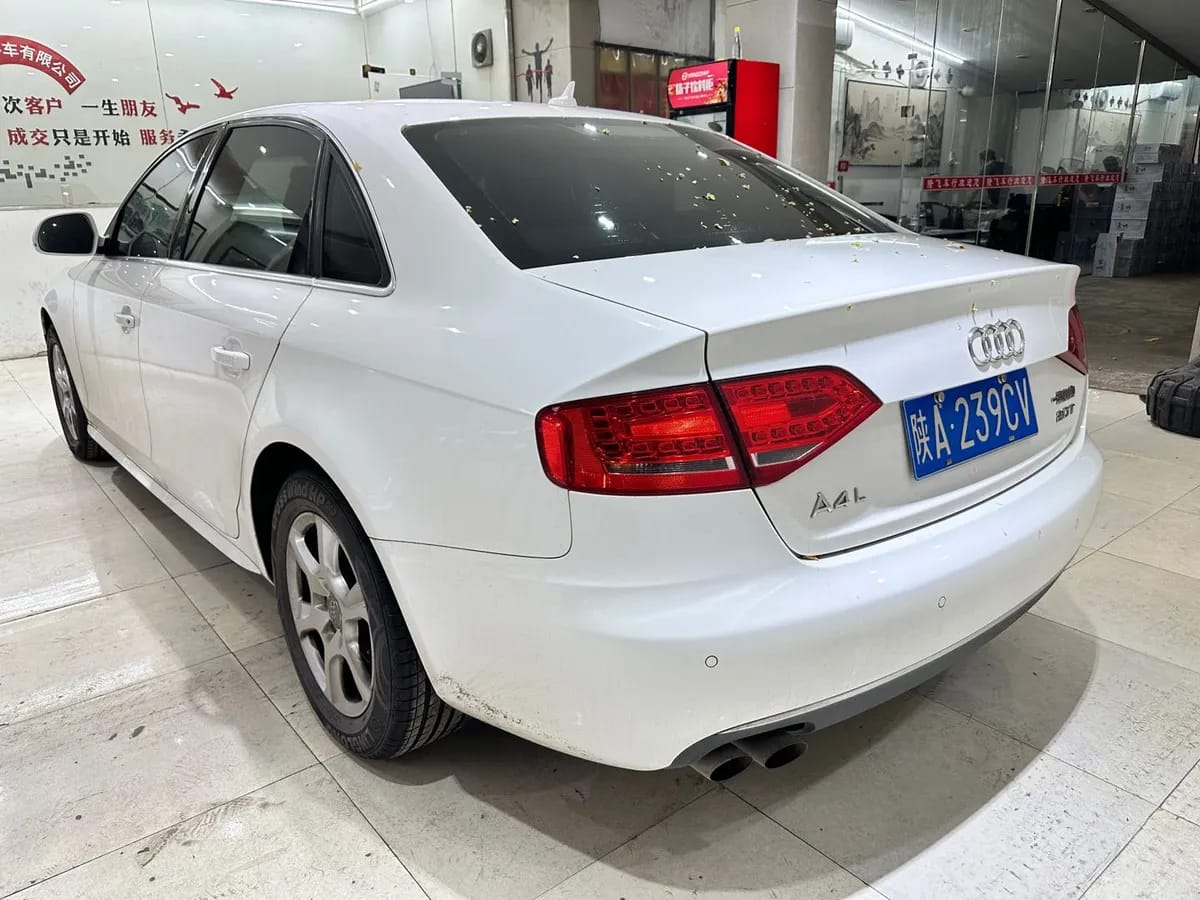 Audi A4L 2011 2.0 TFSI 8