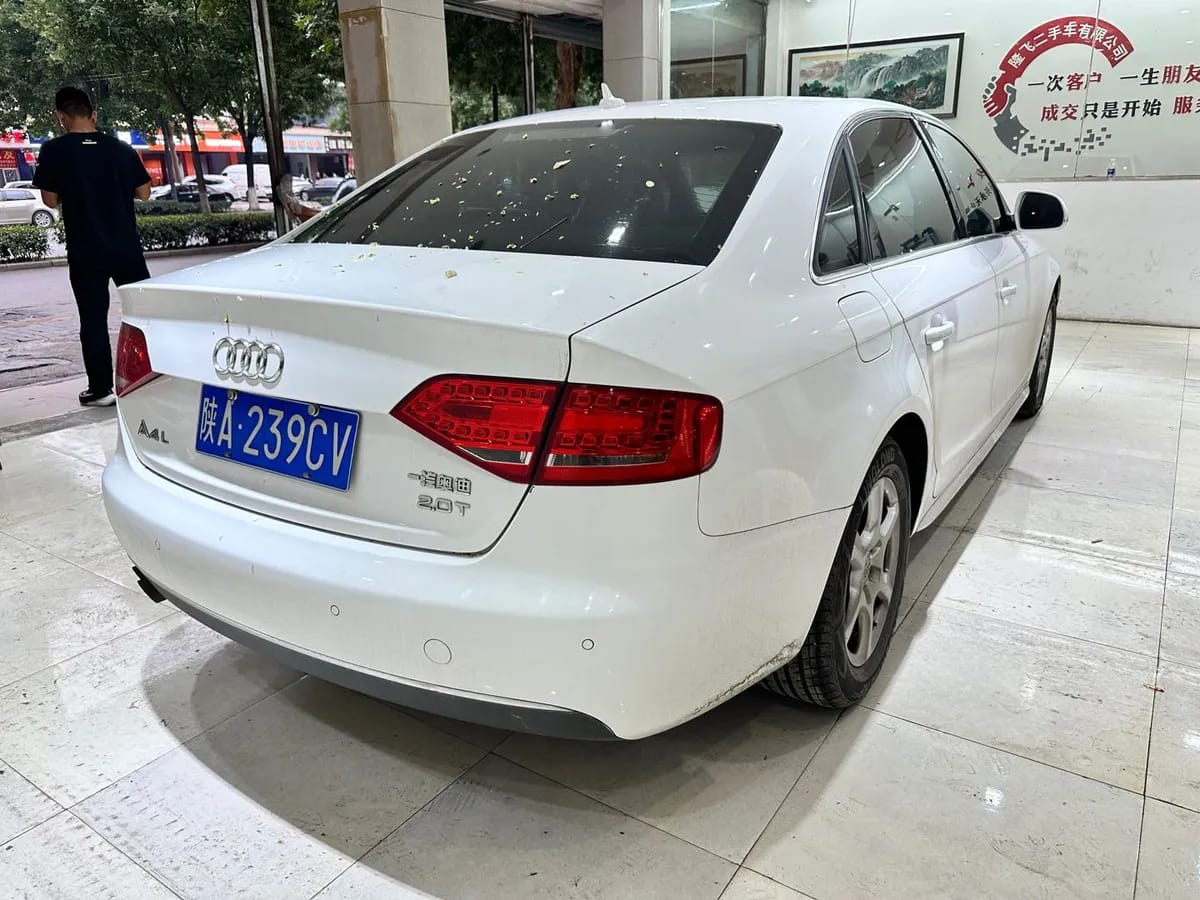 Audi A4L 2011 2.0 TFSI 10