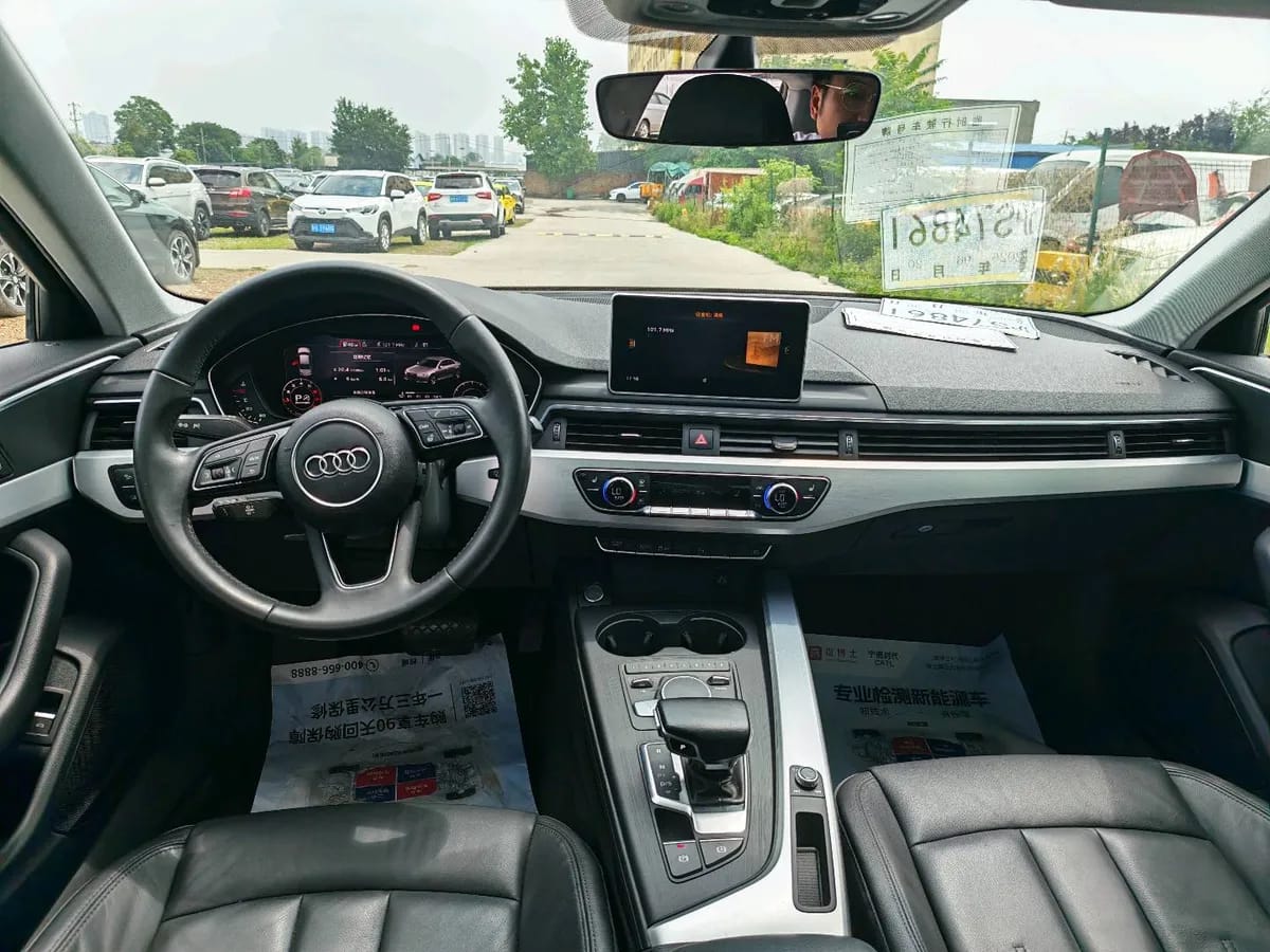 Audi A4L 2017 40 TFSI 4