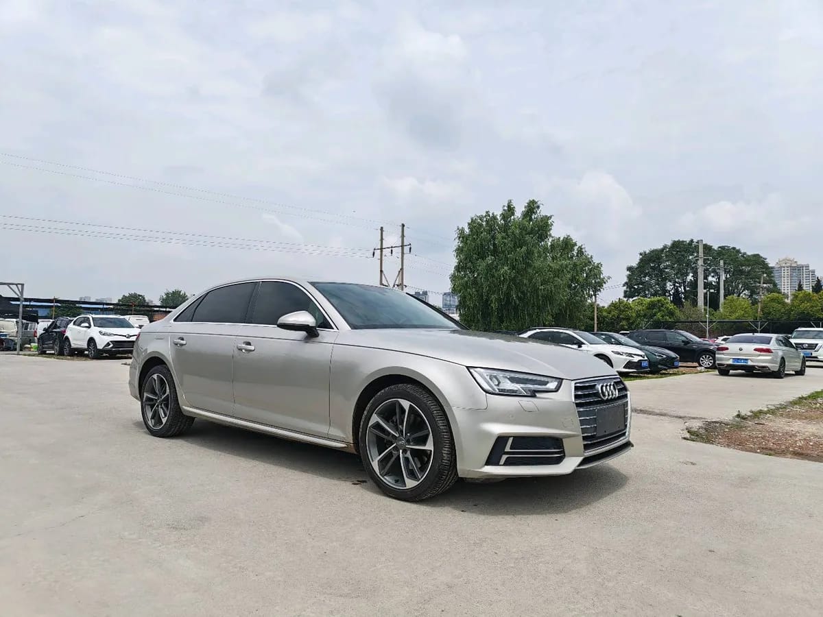 Audi A4L 2017 40 TFSI 5