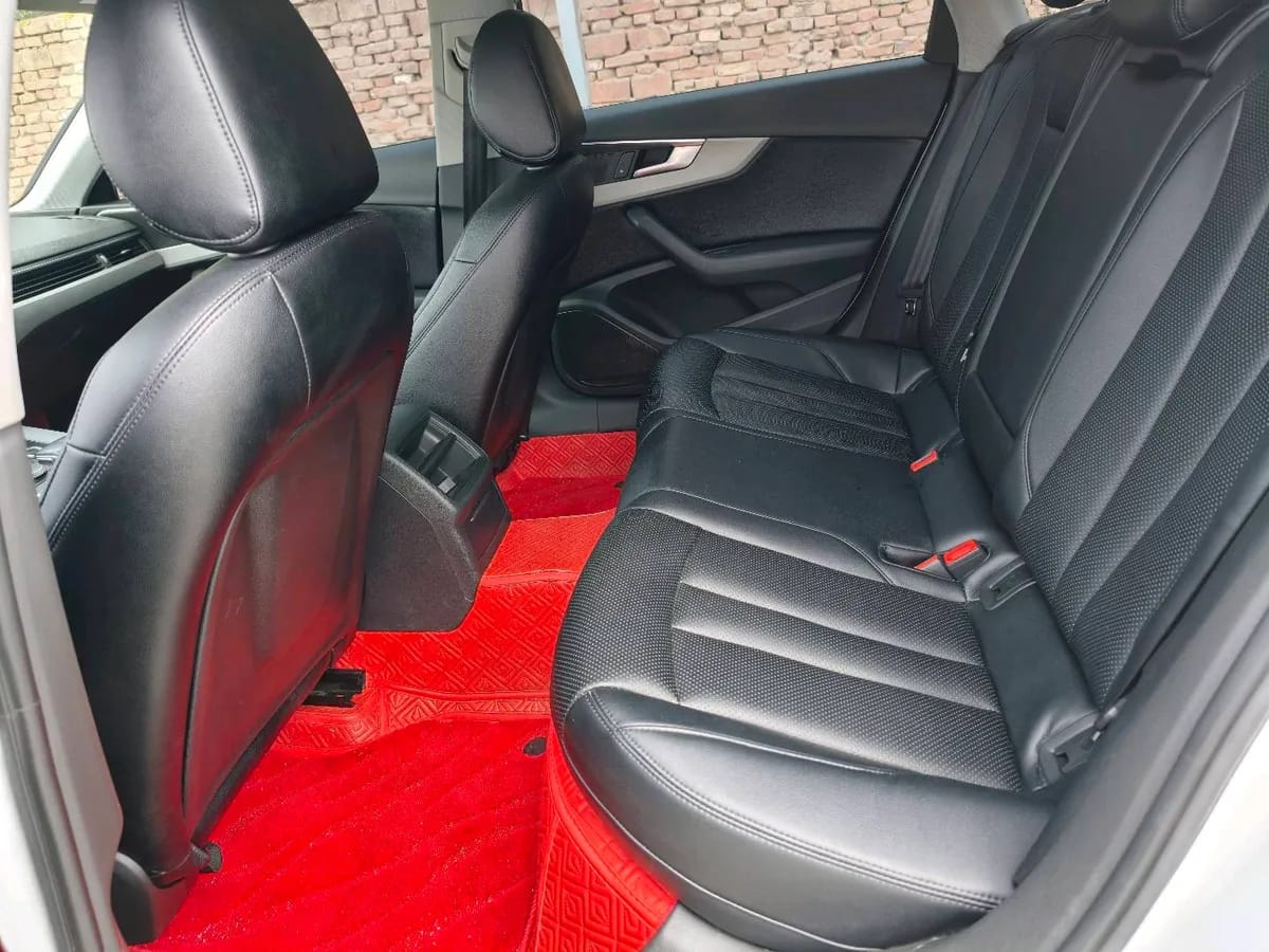 Audi A4L 2019 40 TFSI V 5