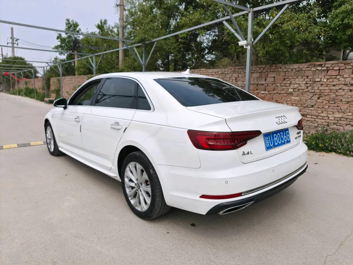 Audi A4L 2019 40 TFSI V 7