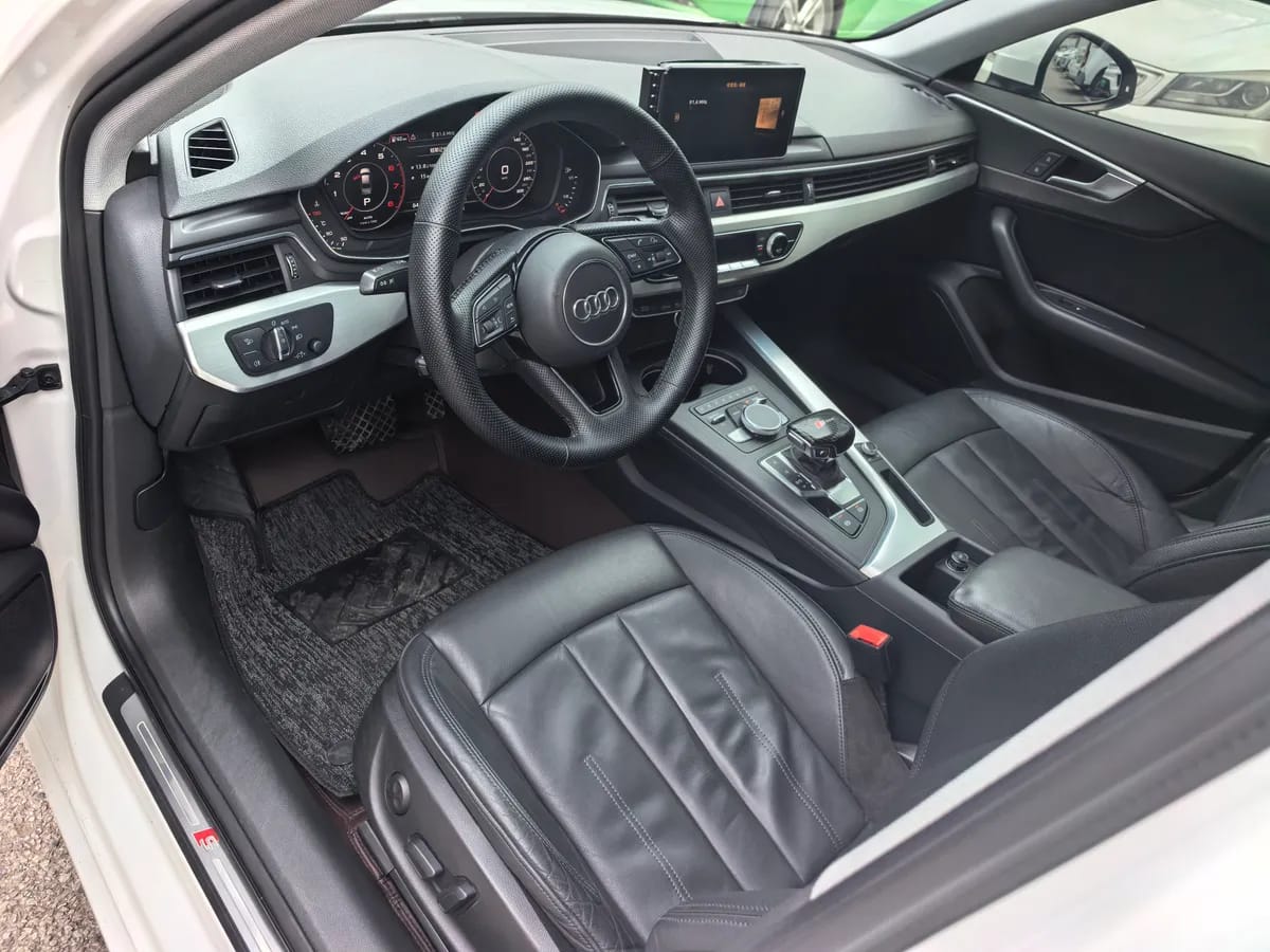Audi A4L 2019 40 TFSI VI 6
