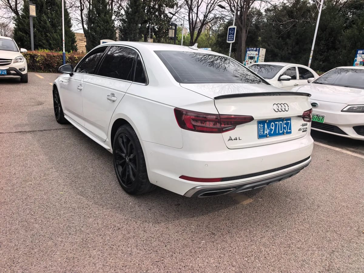 Audi A4L 2019 40 TFSI VI 7