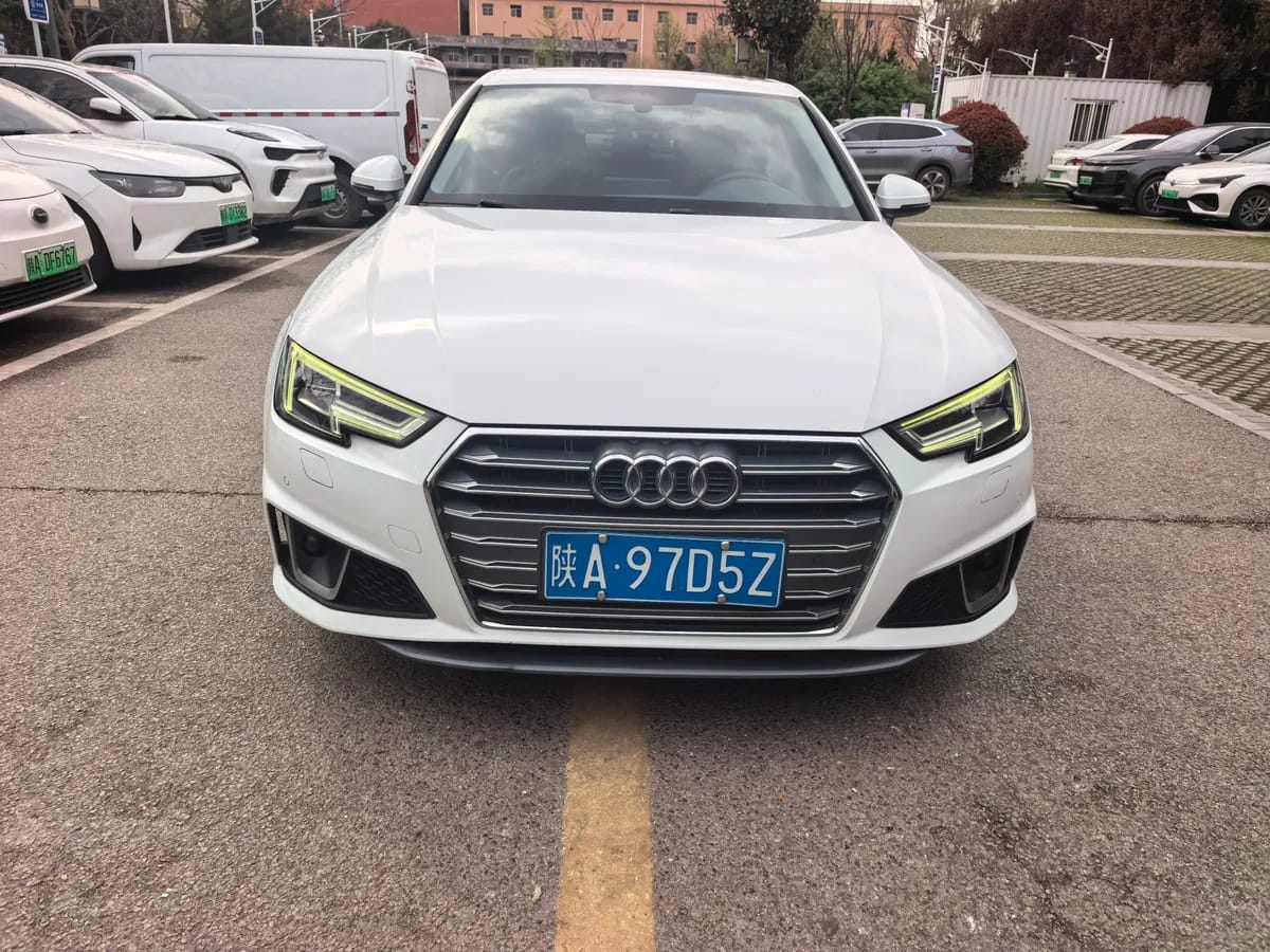 Audi A4L 2019 40 TFSI VI 8