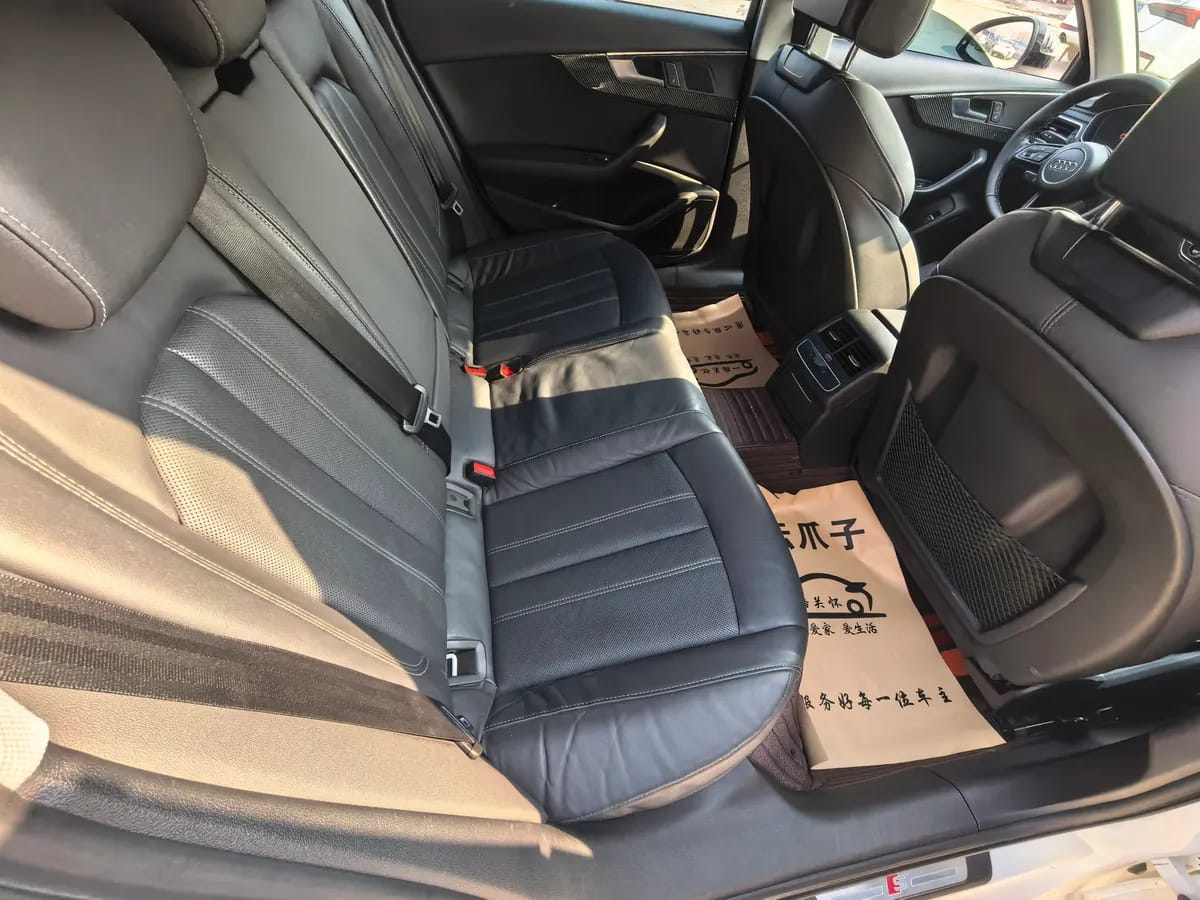 Audi A4L 2020 40 TFSI 4