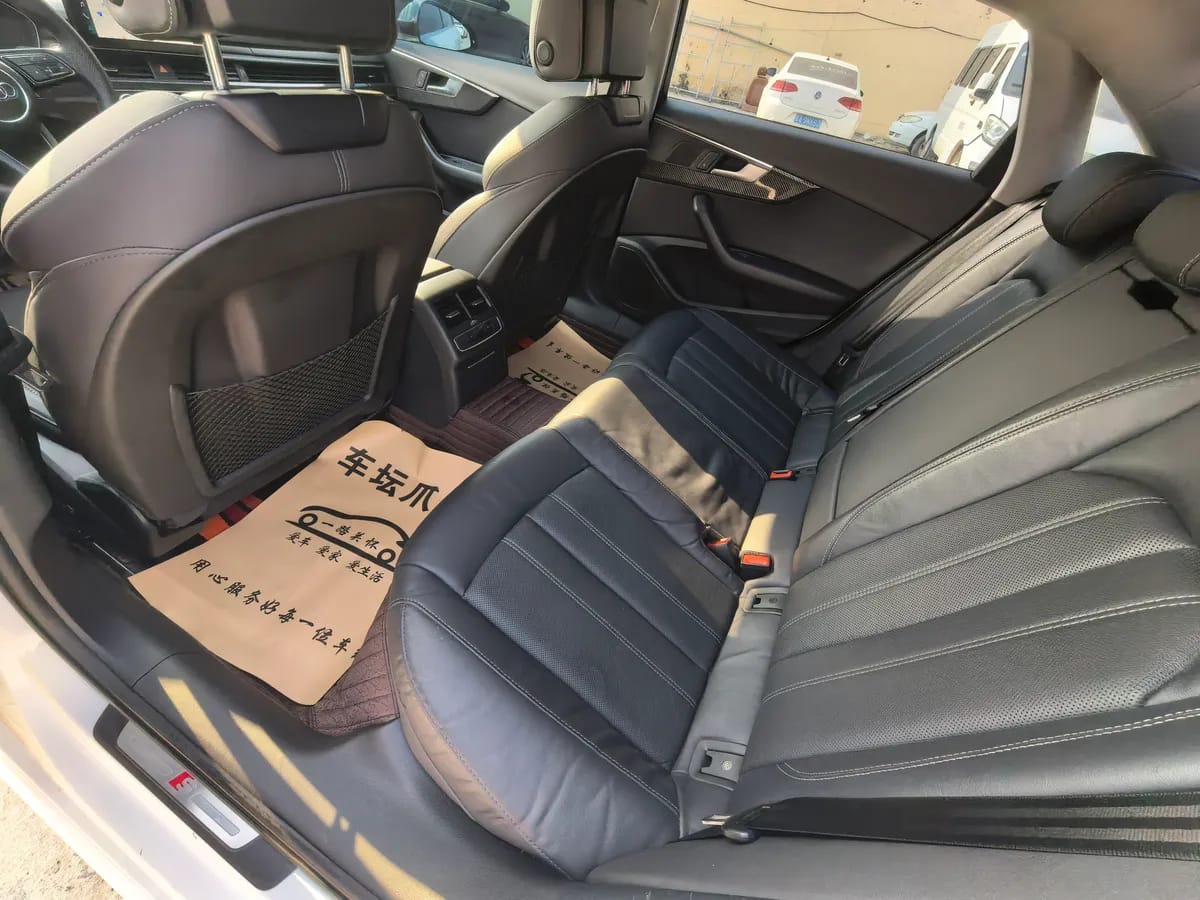 Audi A4L 2020 40 TFSI 9