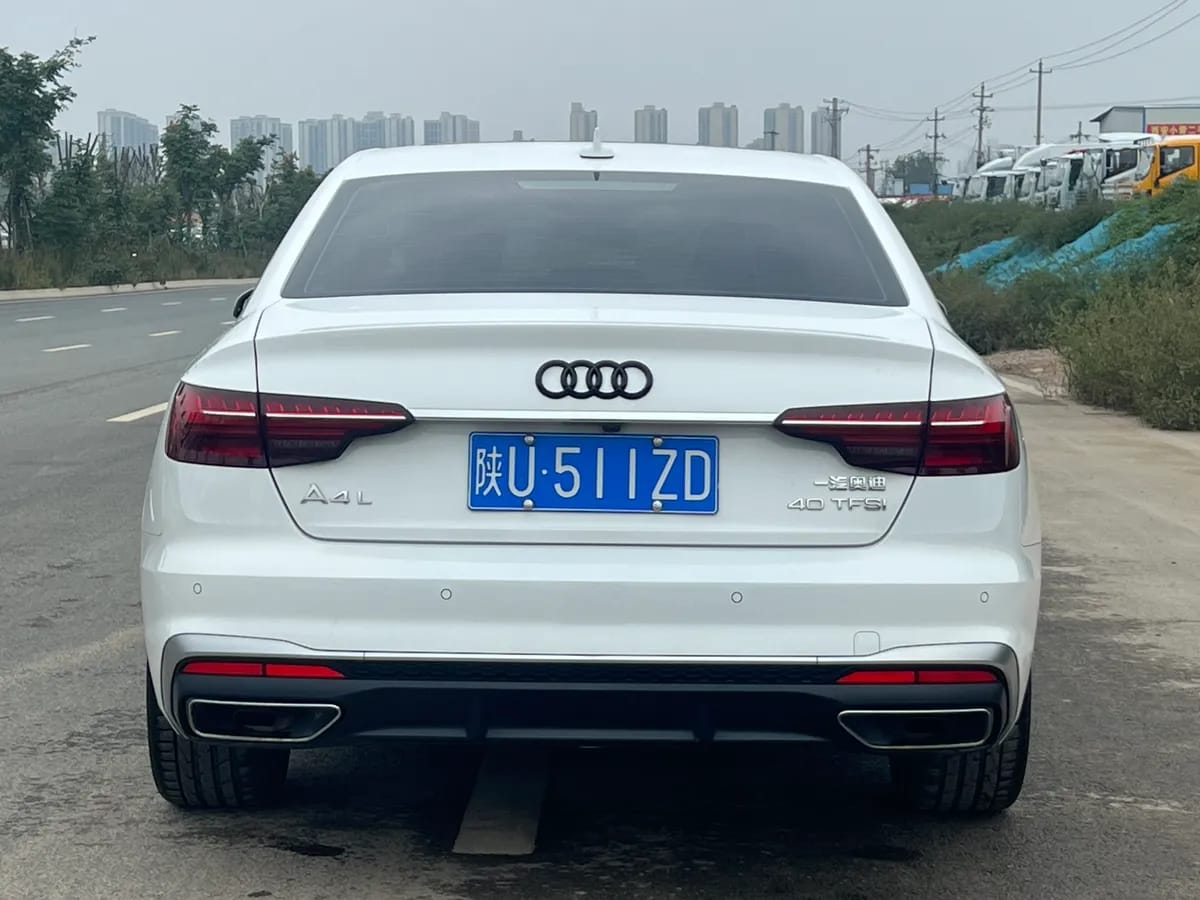 Audi A4L 2022 40 TFSI 10