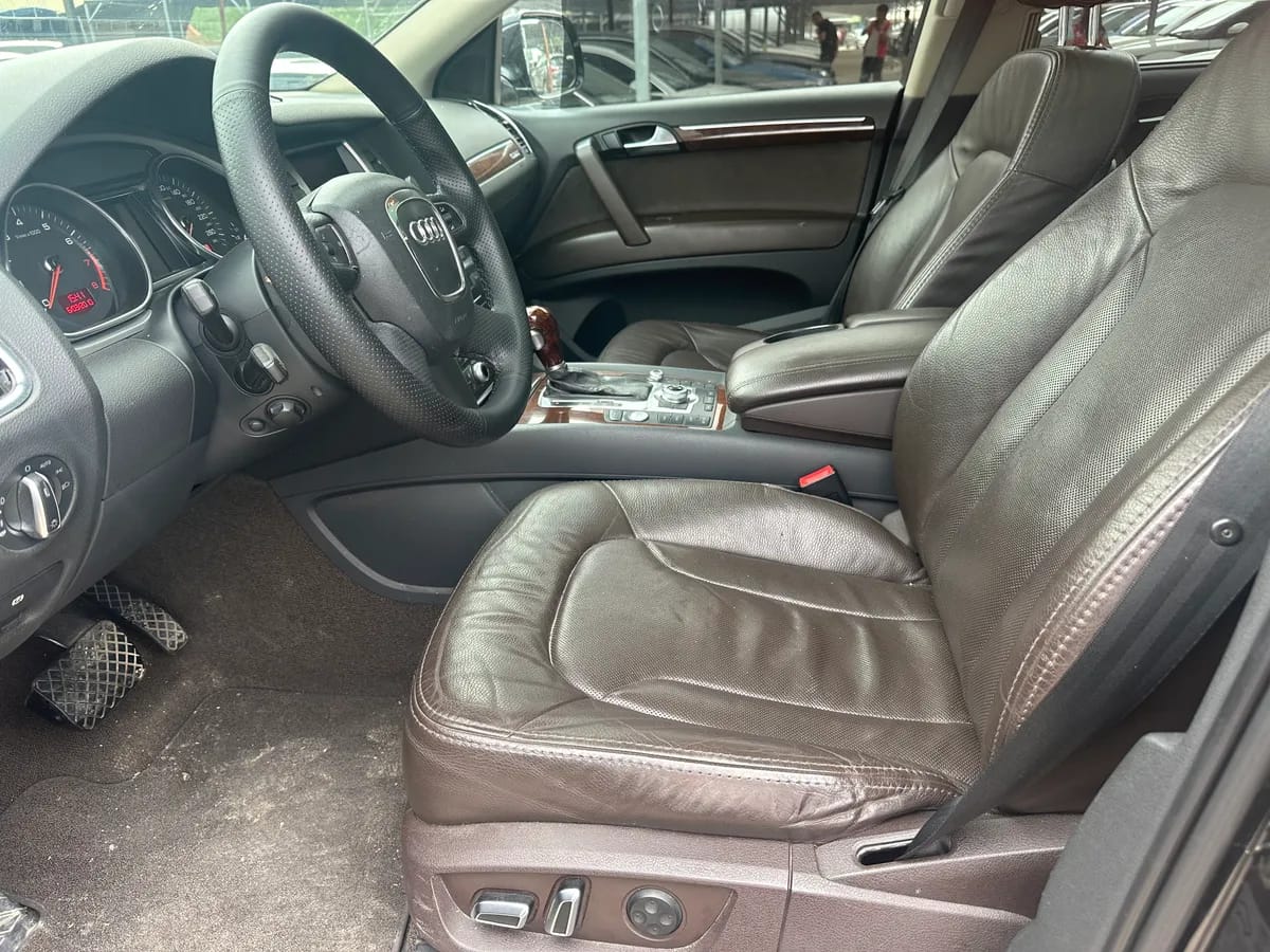 Audi Q7 2011 3.0 TFSI (200kW) 7