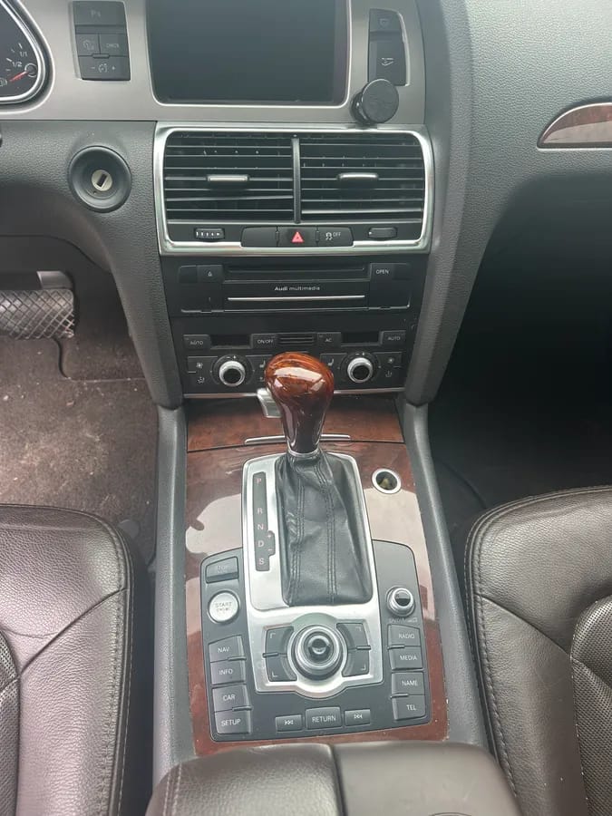 Audi Q7 2011 3.0 TFSI (200kW) 10