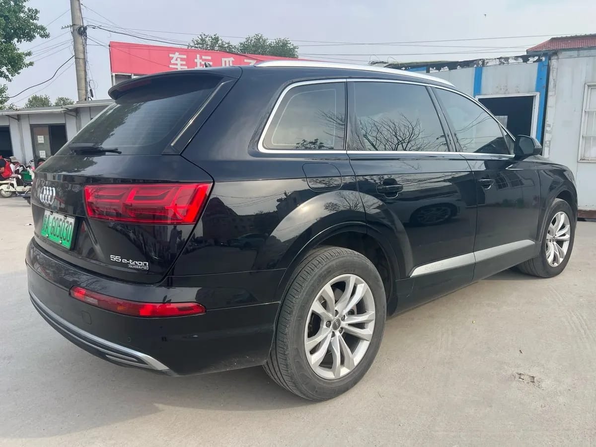 Audi Q7 2019 55 e-tron 4