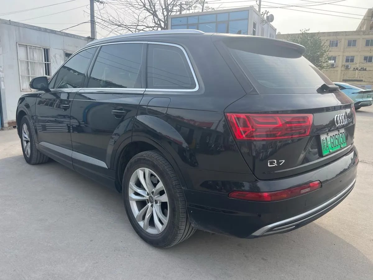 Audi Q7 2019 55 e-tron 6