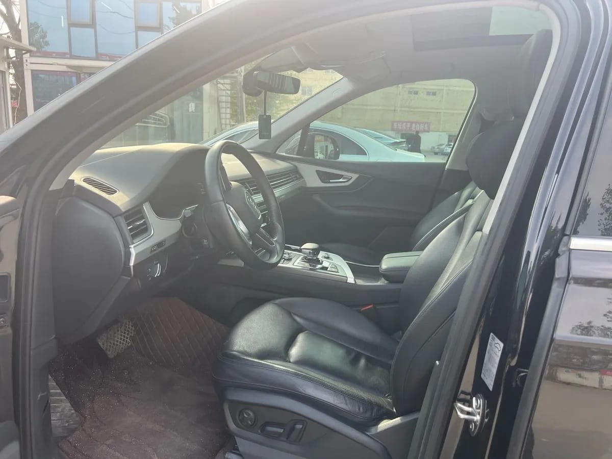 Audi Q7 2019 55 e-tron 7