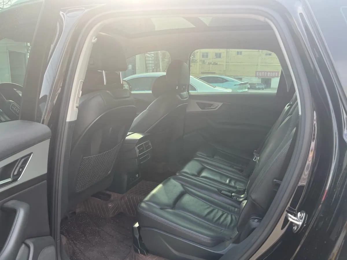 Audi Q7 2019 55 e-tron 8