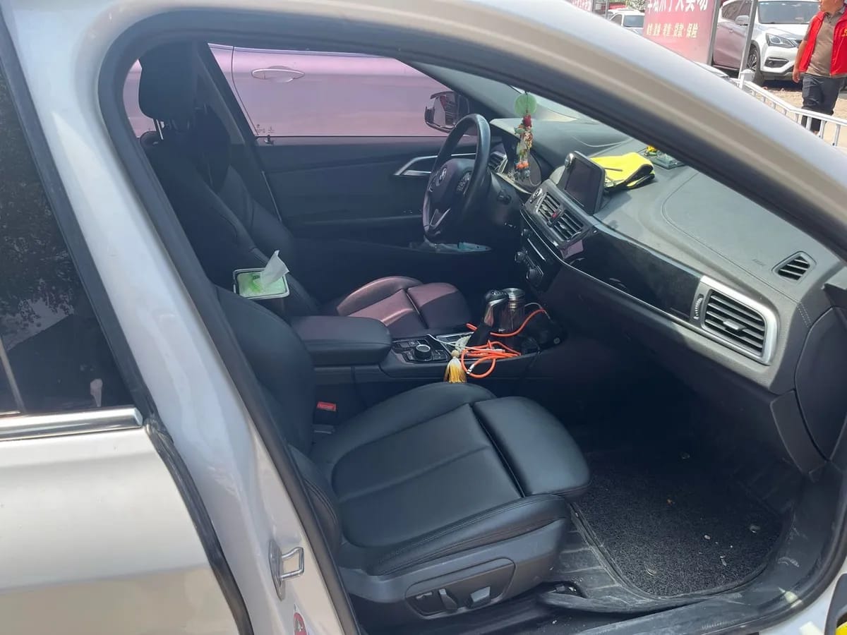 BMW 1 2017 118i 6