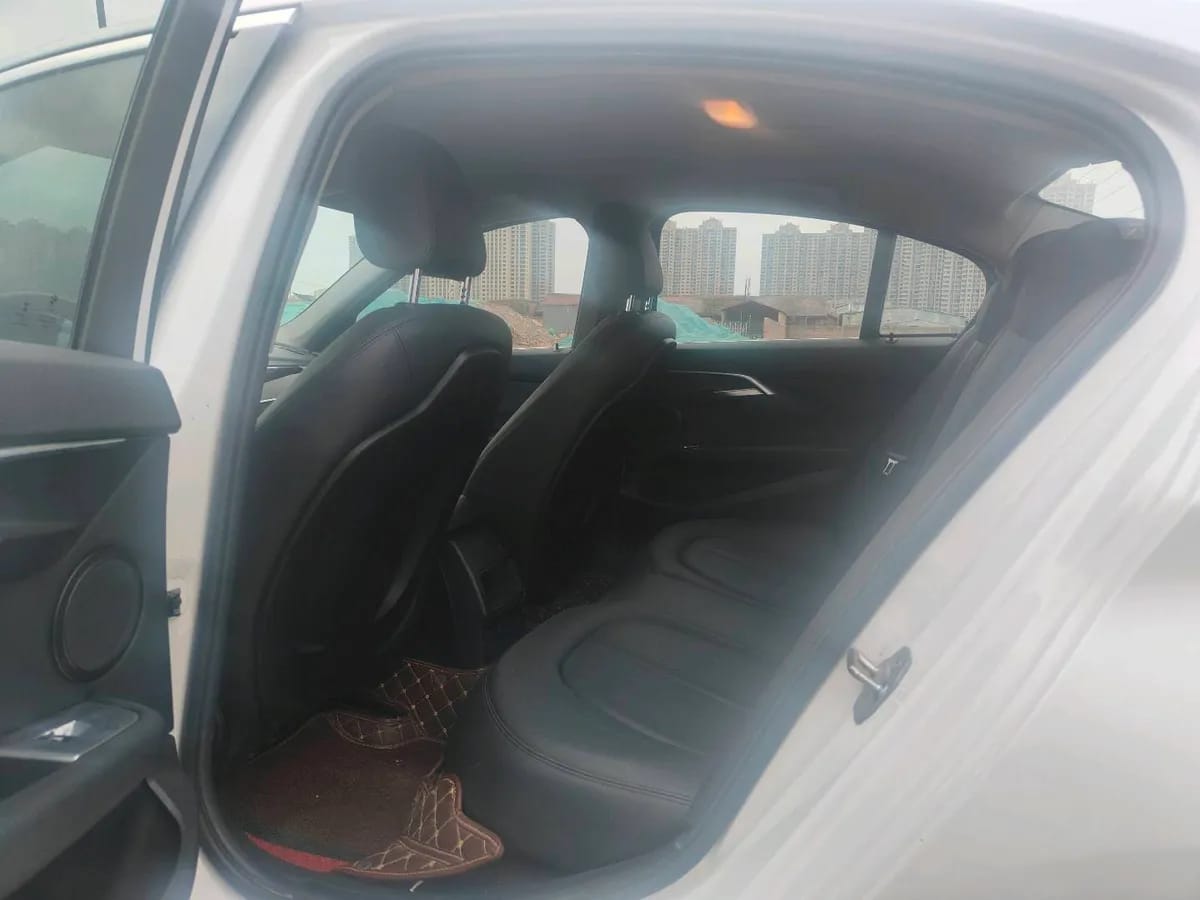 BMW 1 2018 118i 5