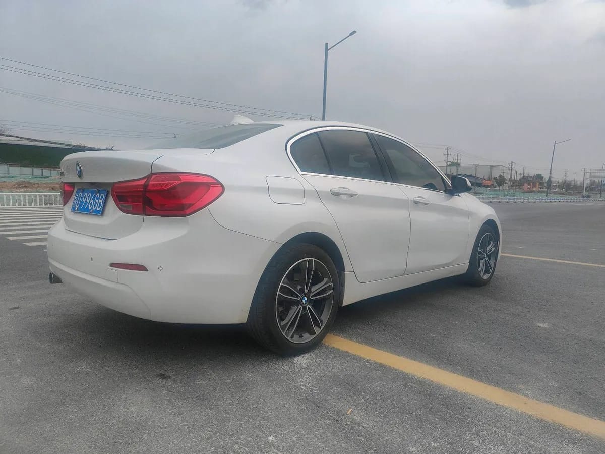 BMW 1 2018 118i 10