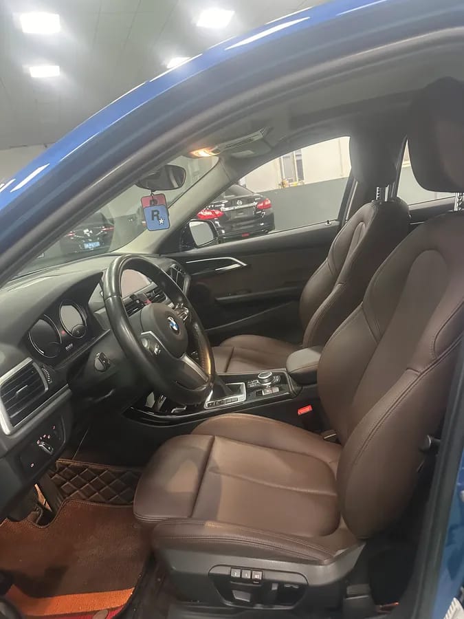 BMW 1 2019 120i M 10