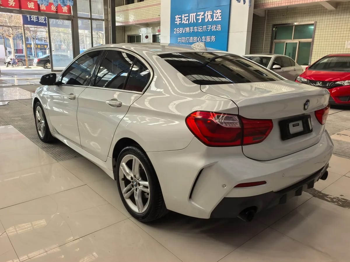 BMW 1 2021 120i M 4
