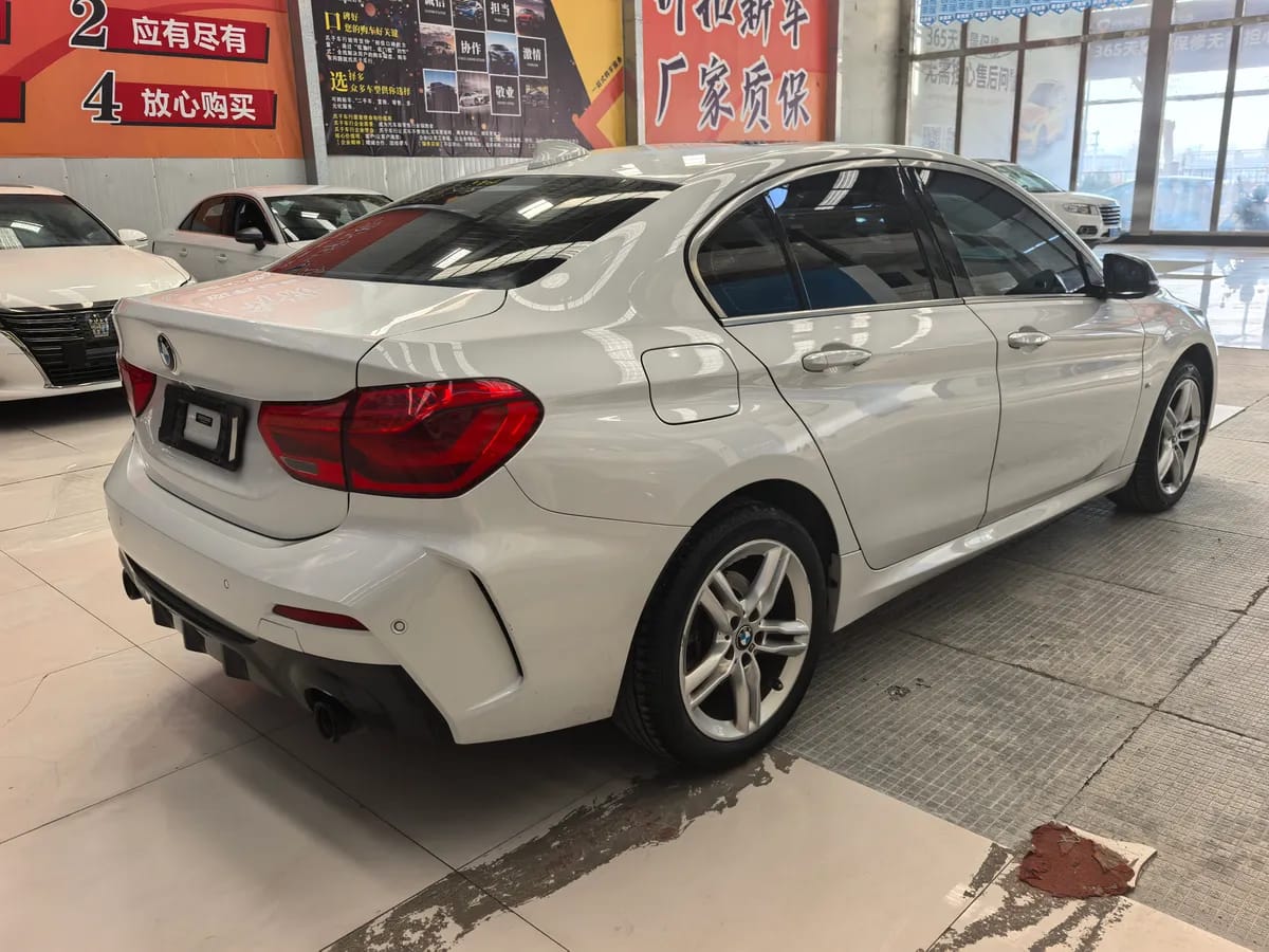 BMW 1 2021 120i M 6