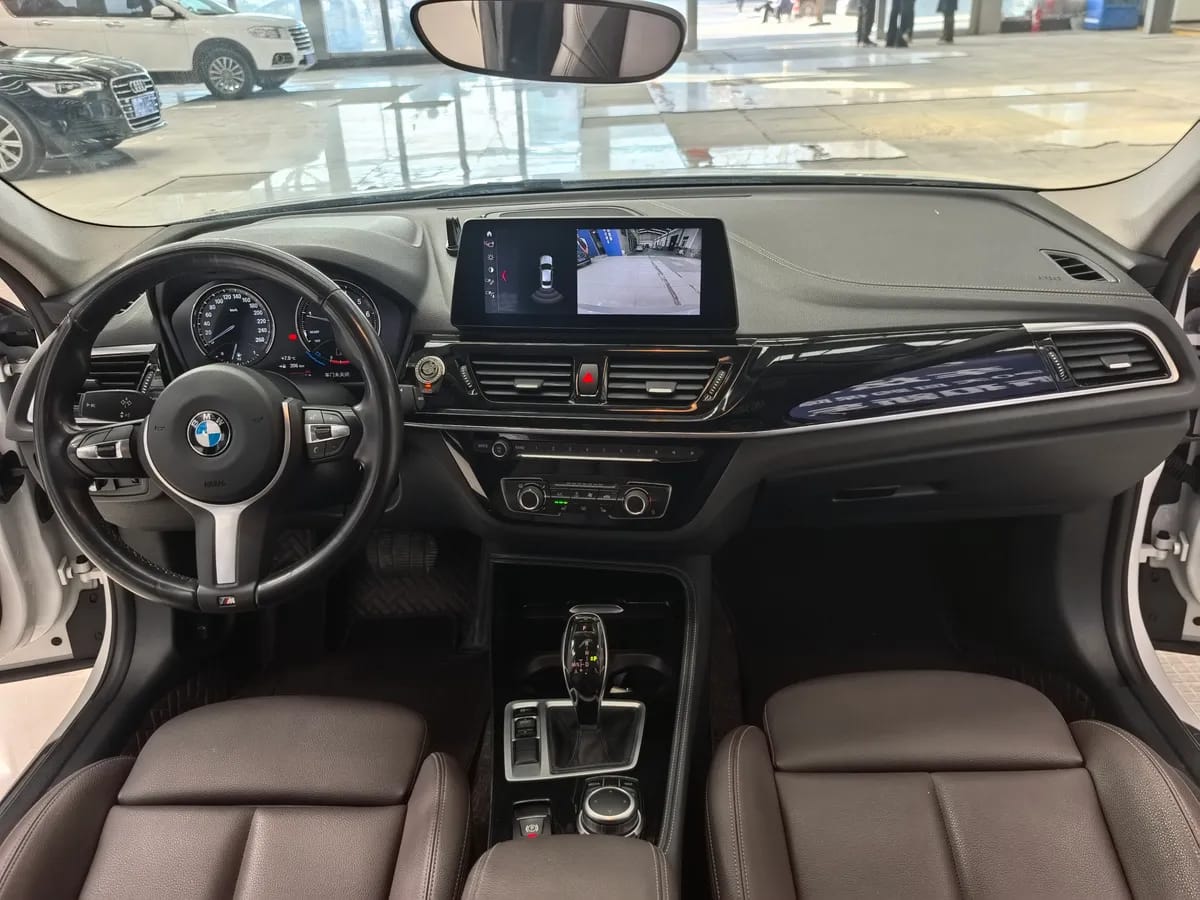 BMW 1 2021 120i M 7