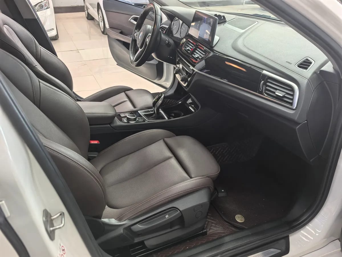 BMW 1 2021 120i M 8