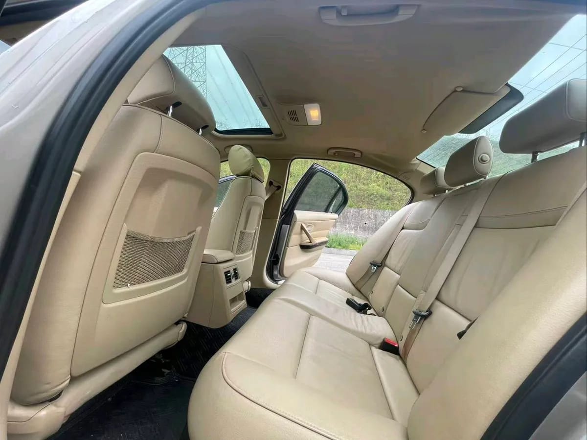 BMW 3 2011 320i 5