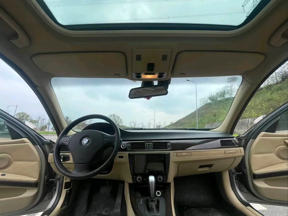 BMW 3 2011 320i 6