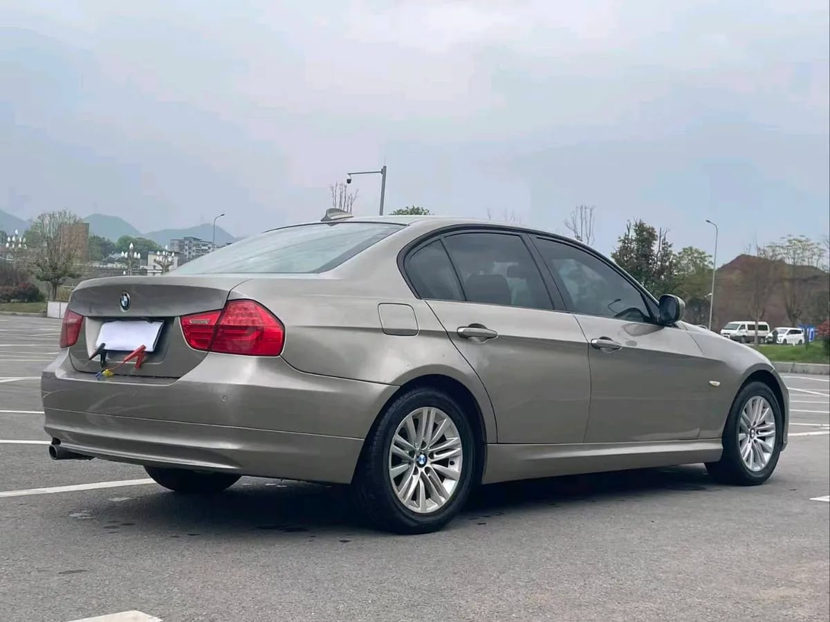 BMW 3 2011 320i 9