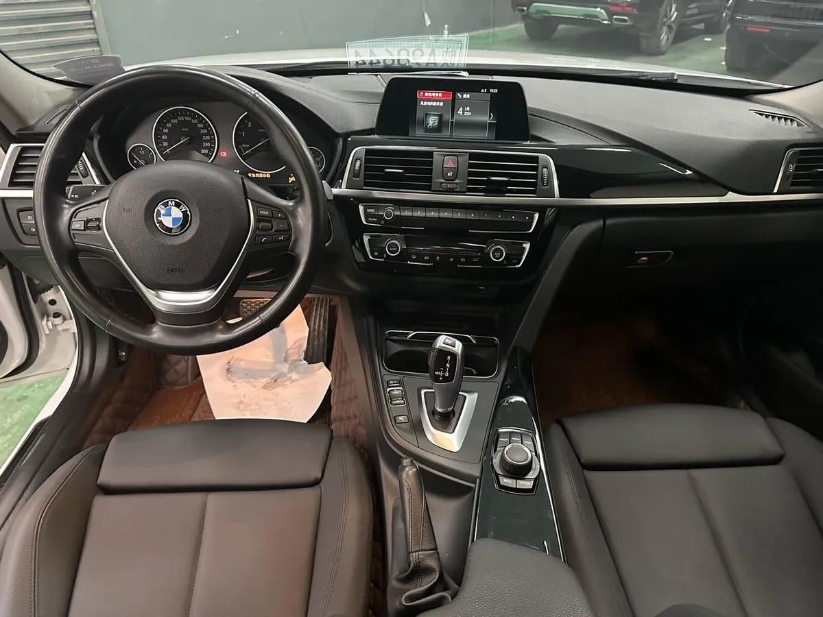 BMW 3 2018 320Li xDrive 10
