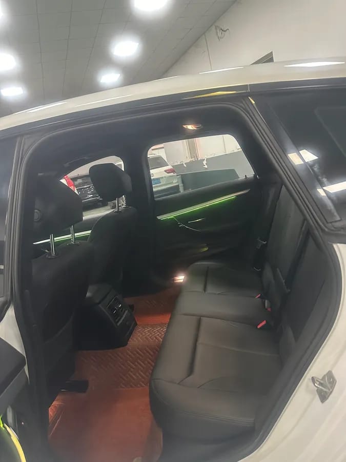 BMW 3 GT 2019 320i M 8
