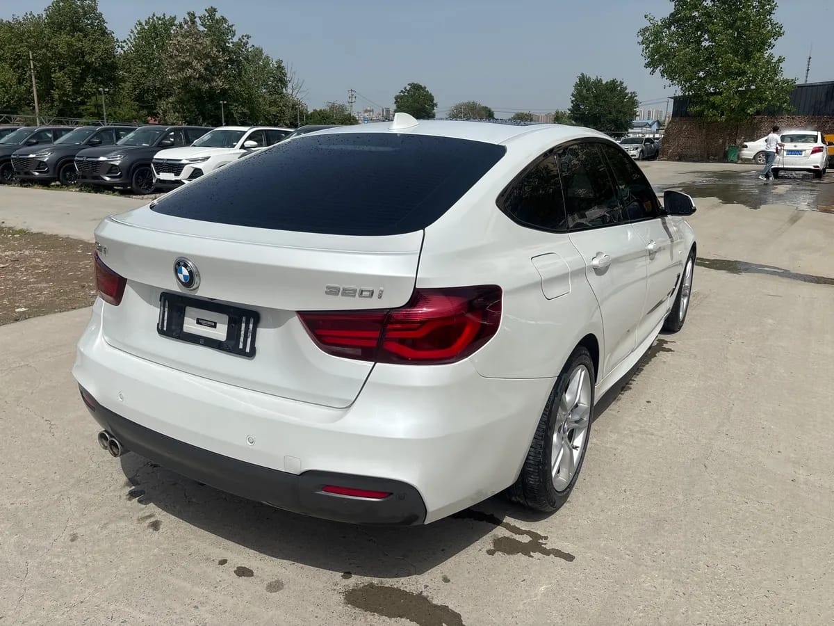 BMW 3 GT 2020 320i M 6