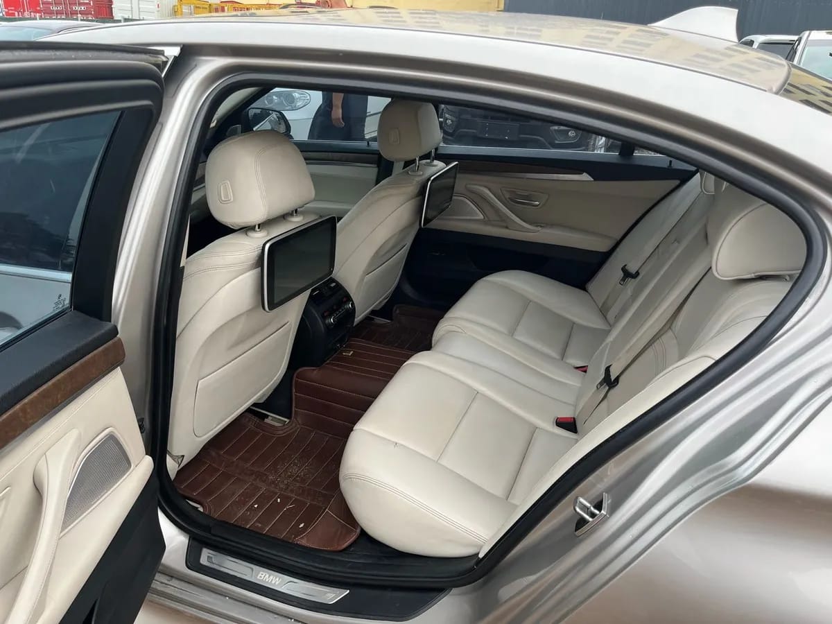 BMW 5 2014 525Li 7
