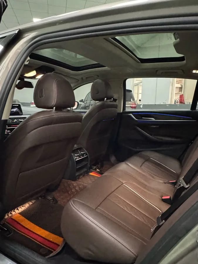 BMW 5 2019 530Le 10