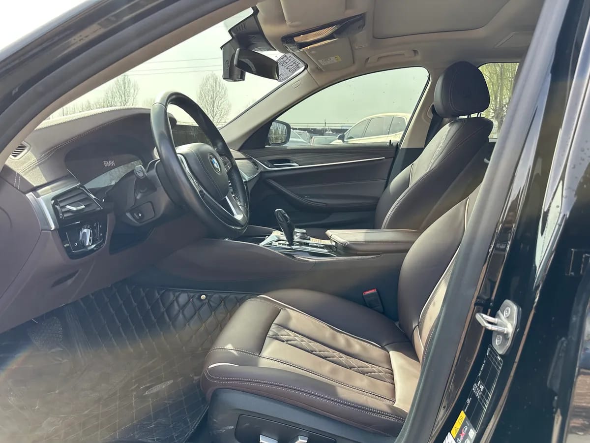 BMW 5 2020 530Le 8