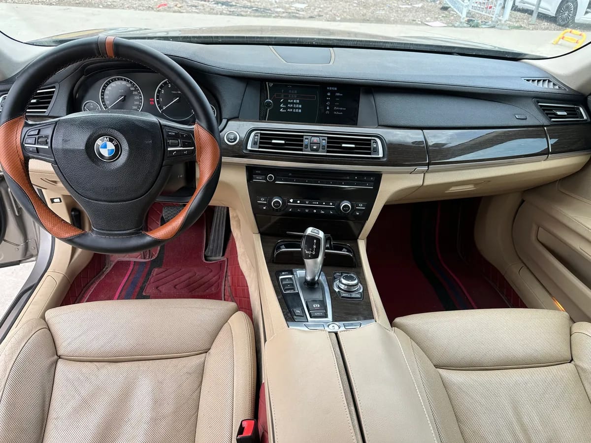 BMW 7 2009 730Li 6