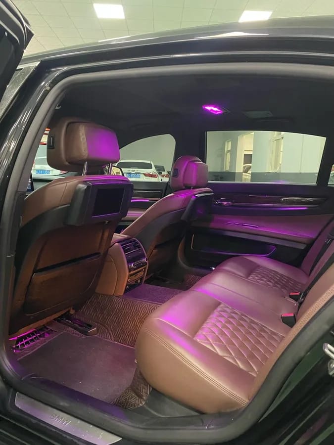 BMW 7 2009 740Li 8