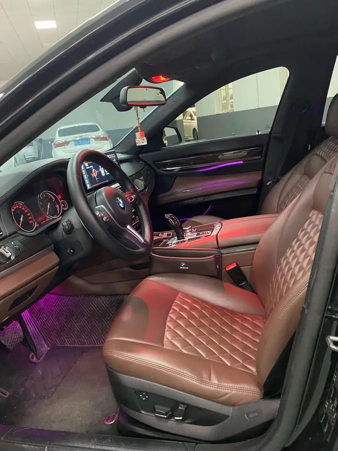 BMW 7 2009 740Li 10