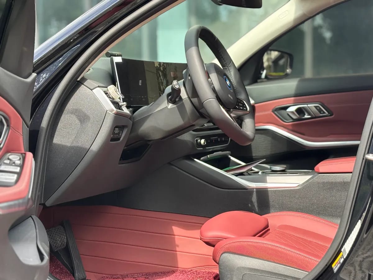 BMW i3 2025 eDrive 35 L 7