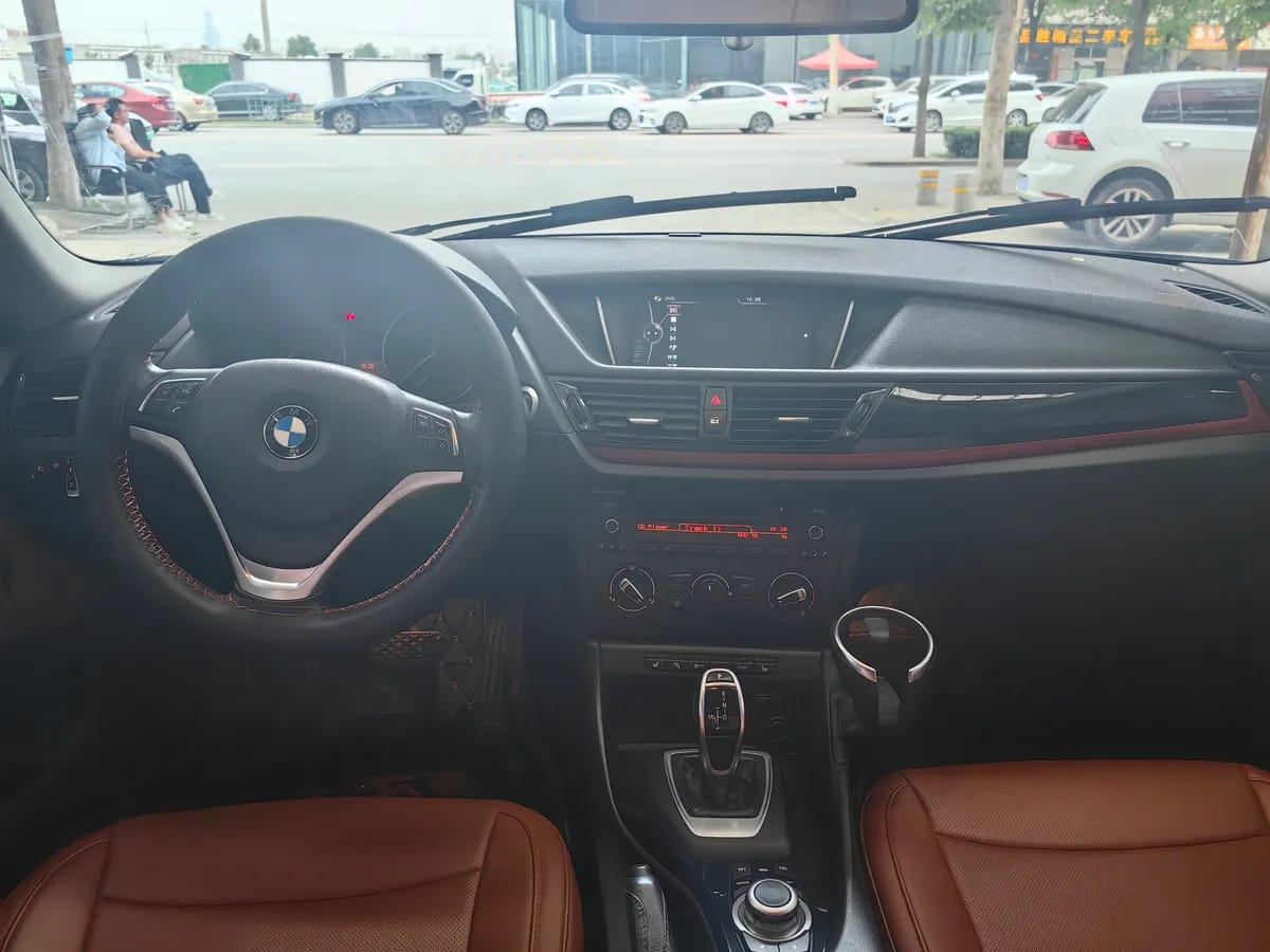BMW X1 2015 sDrive18i 8