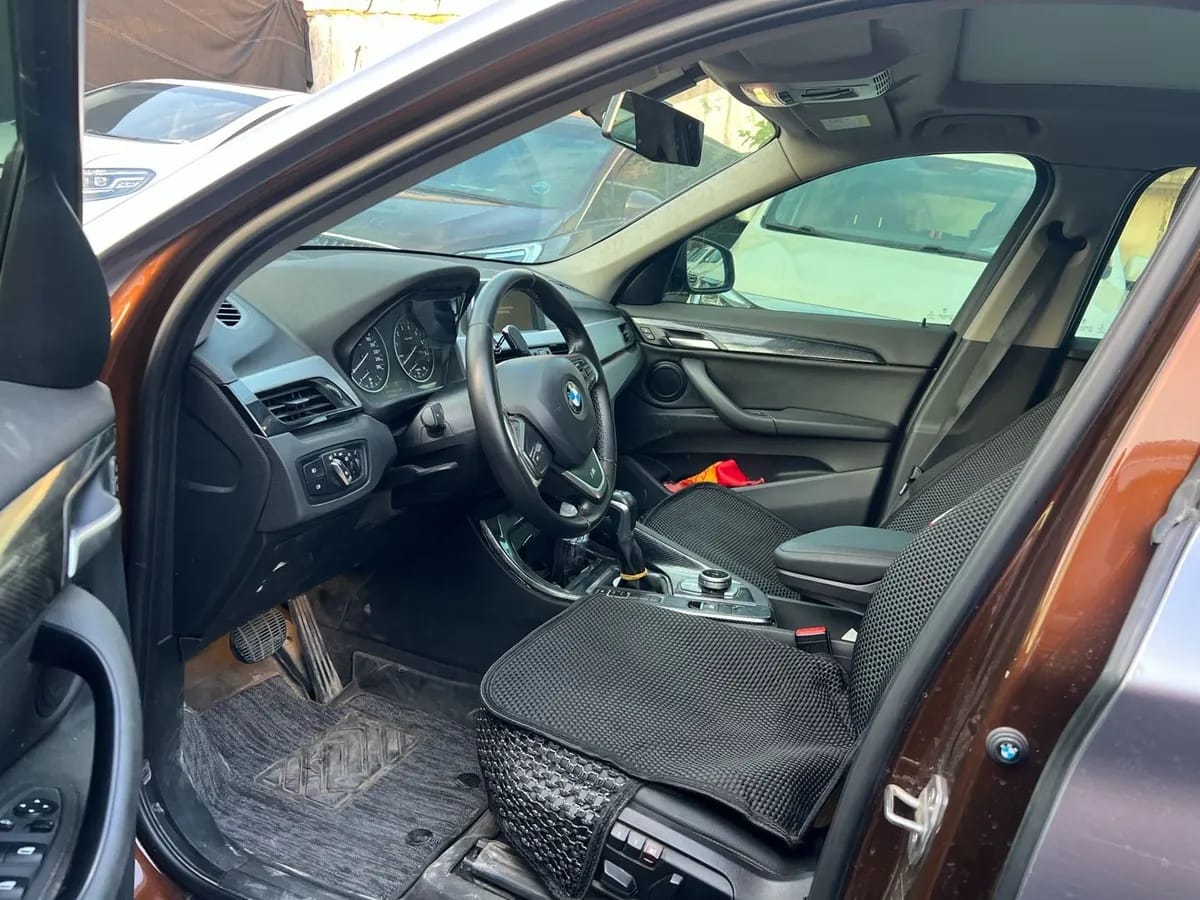 BMW X1 2016 sDrive18Li 7