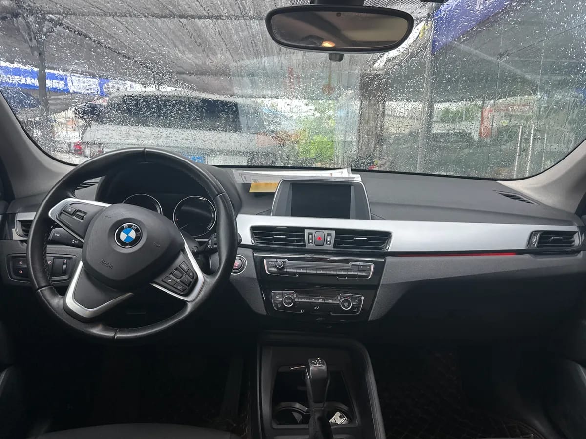 BMW X1 2018 sDrive20Li 8