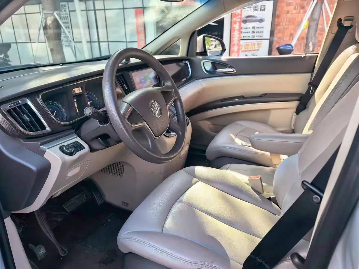 Buick GL8 2011 2.4L CT 3