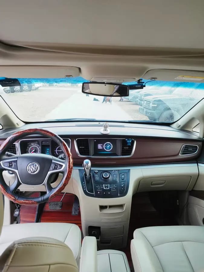 Buick GL8 2017 25S V 10
