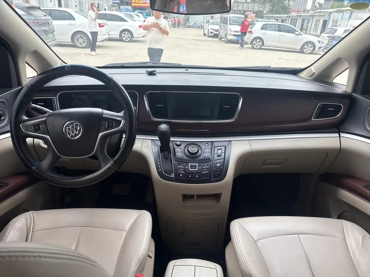 Buick GL8 2017 25S V 3