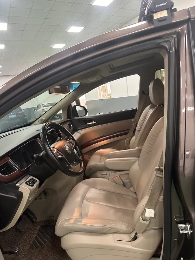 Buick GL8 2017 25S V 7