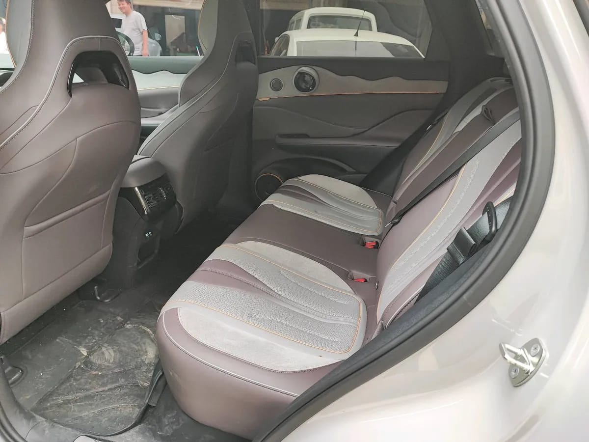 BYD 07 2023 DM-i 205KM 6