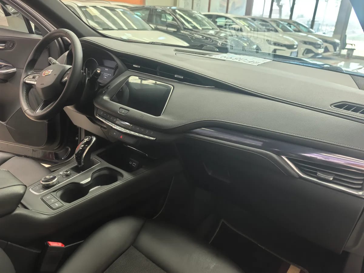 Cadillac XT4 2020 28T 8