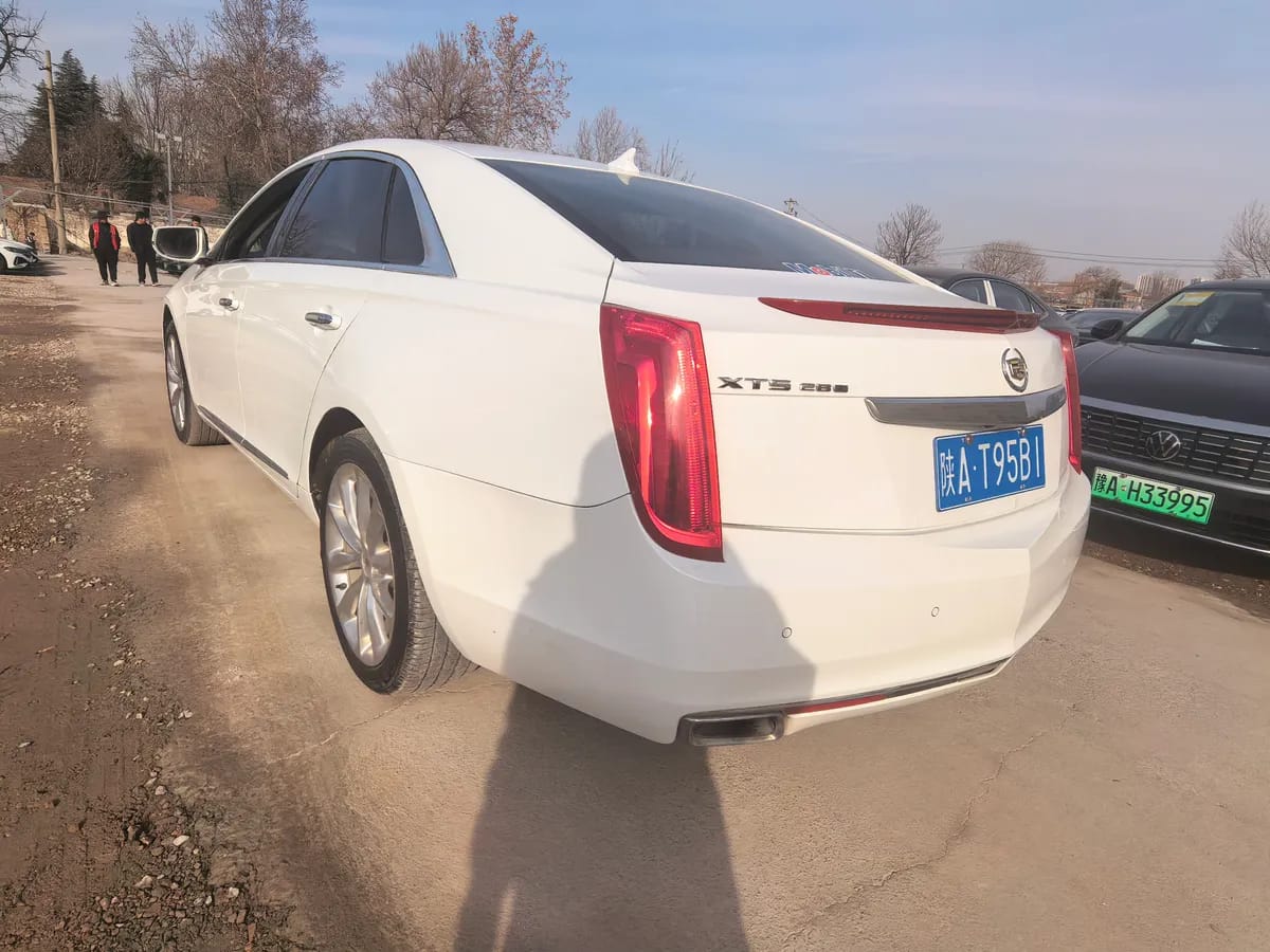 Cadillac XTS 2013 28T 10